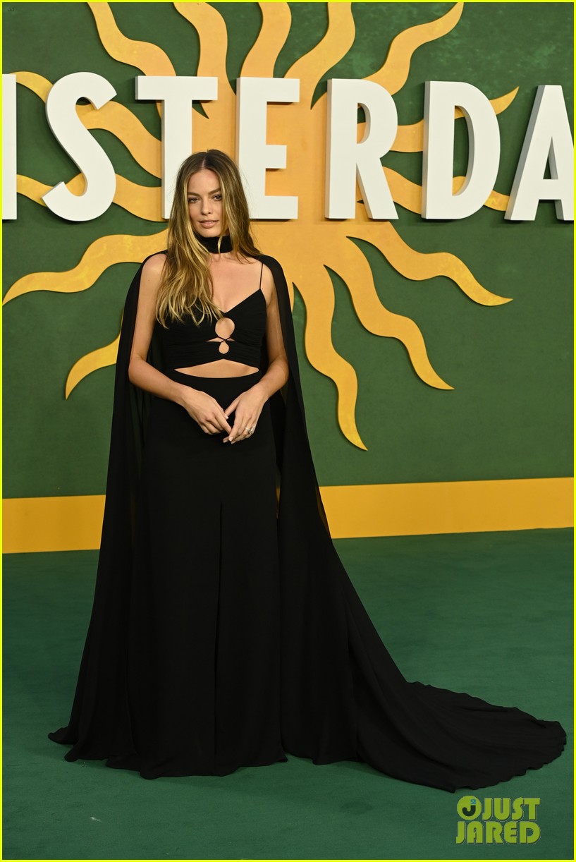 jlo costume green dress Fashion Nova Celebrity-Inspired Halloween Costumes jlo costumes for halloween