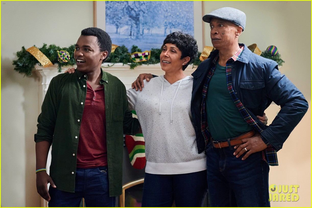 Ledisi & Roger Cross Fake An Engagement in Hallmark's 'All Saints Christmas'