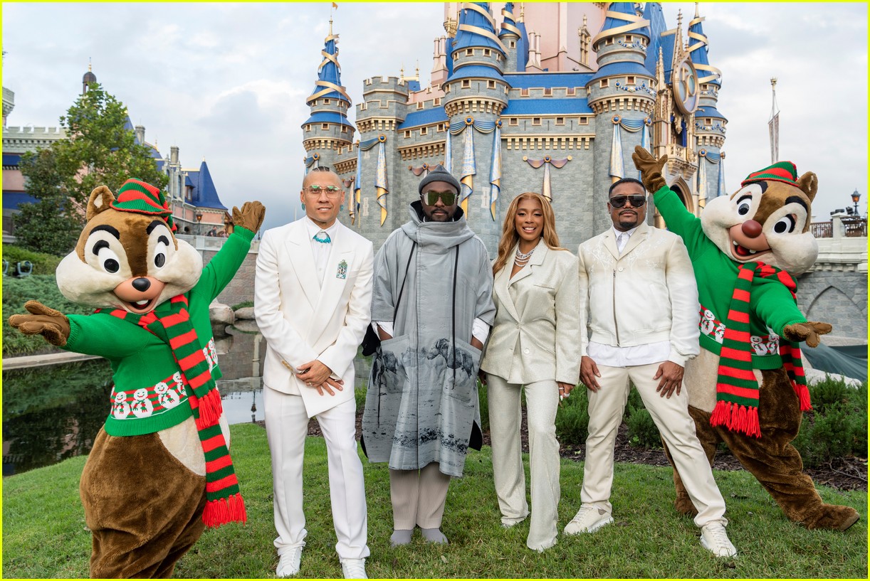 ABC's Disney Magical Christmas Day Parade 2022 - Full Performers & Songs Lineup Revealed!