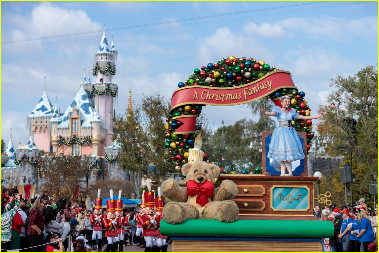 ABC's Disney Magical Christmas Day Parade 2022 - Full Performers & Songs Lineup Revealed!