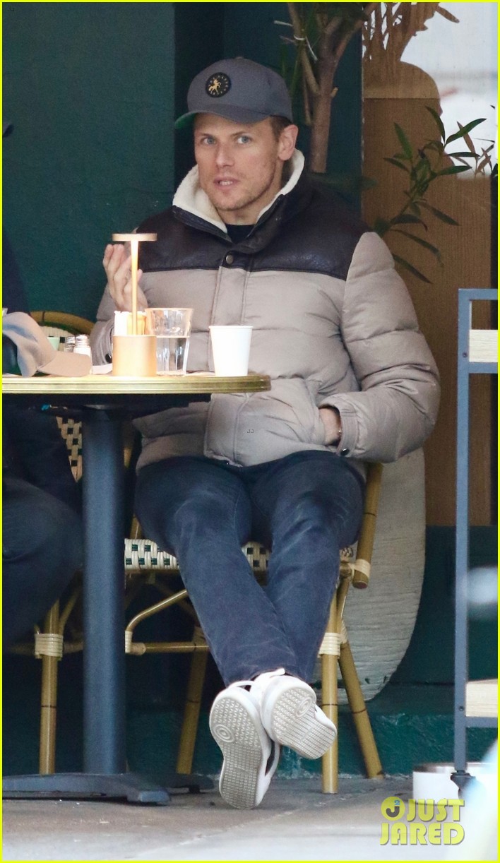 Sam Heughan Graciously Greets Lucky Fans During Lunch Outing in NYC