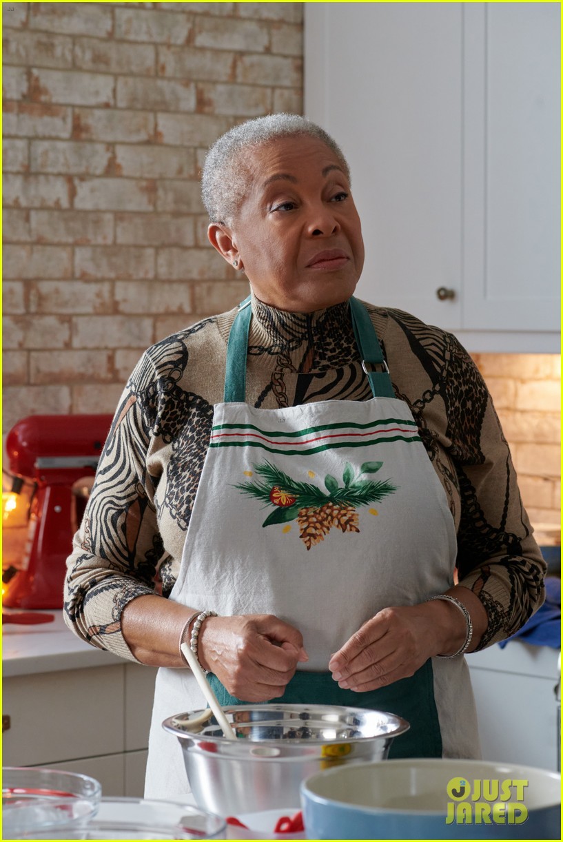 Hallmark Channel's 'Holiday Heritage' Celebrates Kwanzaa & Christmas All In One Movie - Watch A Sneak Peek!