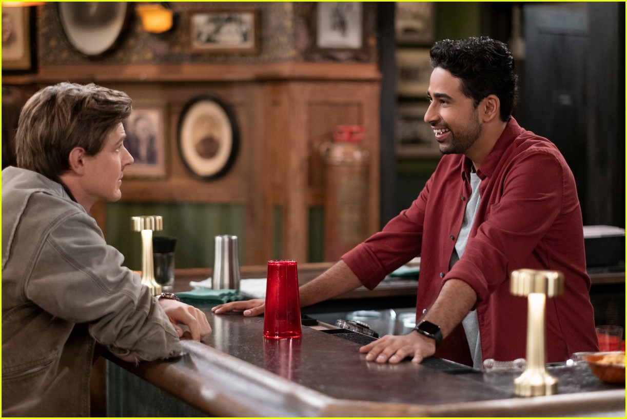 Hulu Announces 'How I Met Your Father' Season Two Premiere Date!