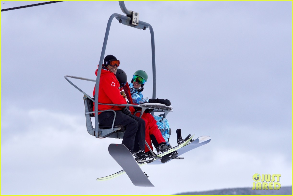 Justin Bieber Spends Part of New Year's Eve Snowboarding in Aspen