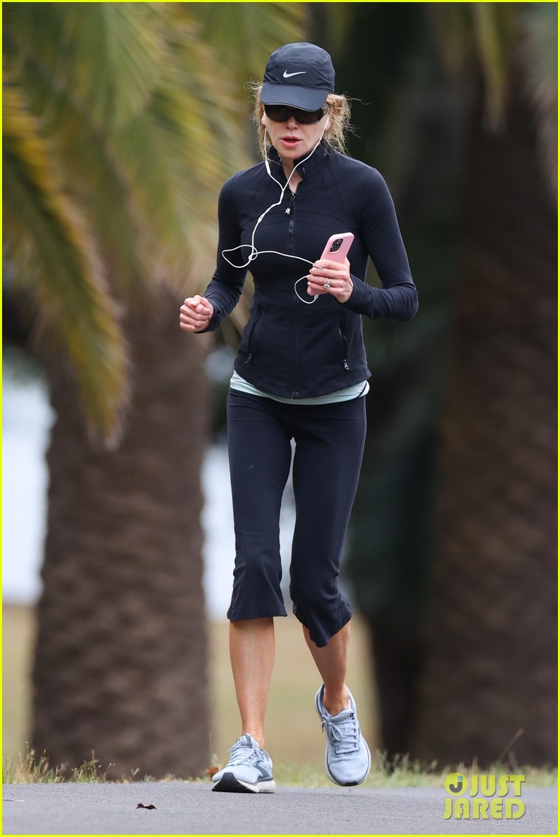 Nicole Kidman Is All Smiles During a Morning Run in Sydney (Photos)