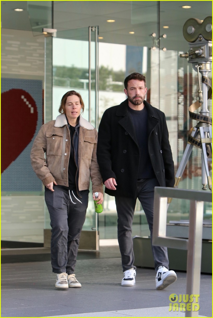 Ben Affleck Heads Out After a Meeting in Beverly Hills