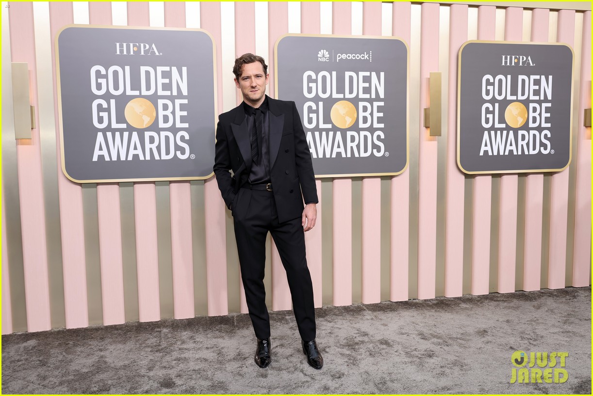 'Top Gun: Maverick' Star Jay Ellis Looks Sharp at Golden Globes 2023