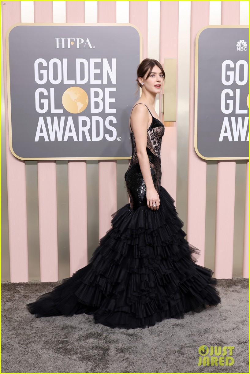 daisy edgar jones golden globes dress Nominees Andrew Garfield & Edgar-Jones, 'Under The Banner Of Heaven' Co-Stars, Hit the 2023 Red Carpet | Just Jared over skirt