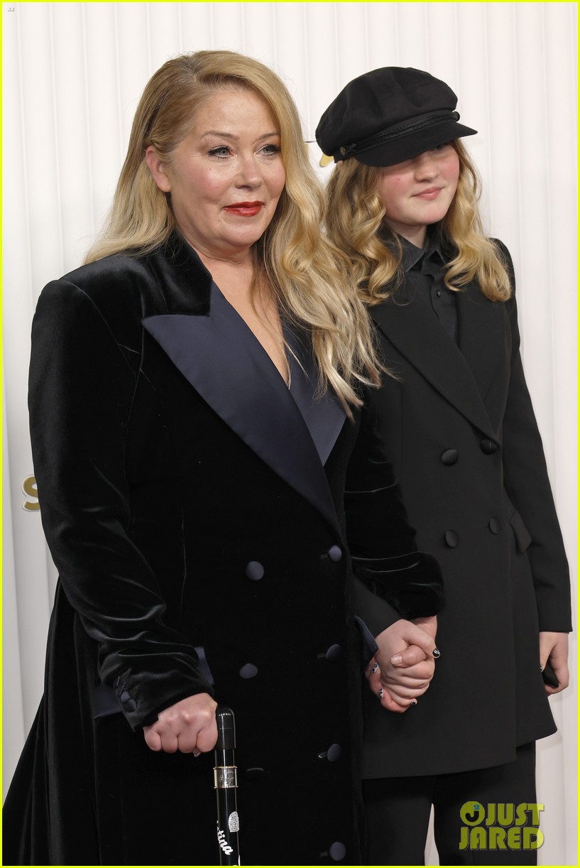 Christina Applegate's SAG Awards 2023 Cane Was Emblazoned with a Message for Her MS