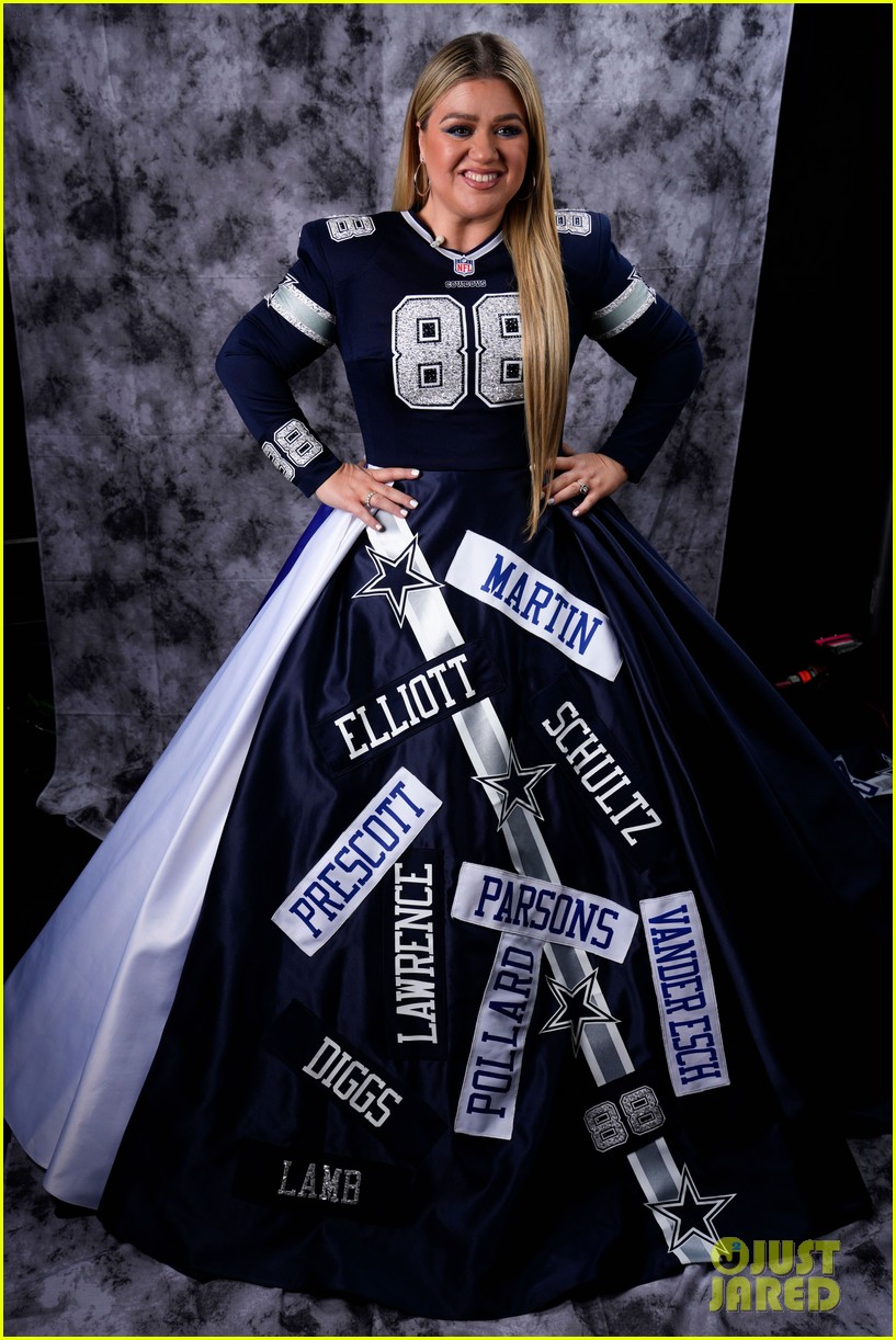 Kelly Clarkson Wears Incredible Dallas Cowboys Dress While Hosting NFL  Honors Event Ahead of Super Bowl 2023 - Just Jared - Celebrity News and  Gossip | Entertainment