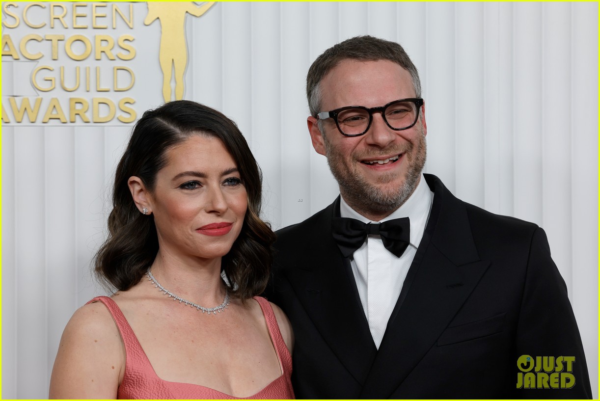 Michelle Williams, Paul Dano, & Gabriel LaBelle Represent 'The Fabelmans' at SAG Awards 2023