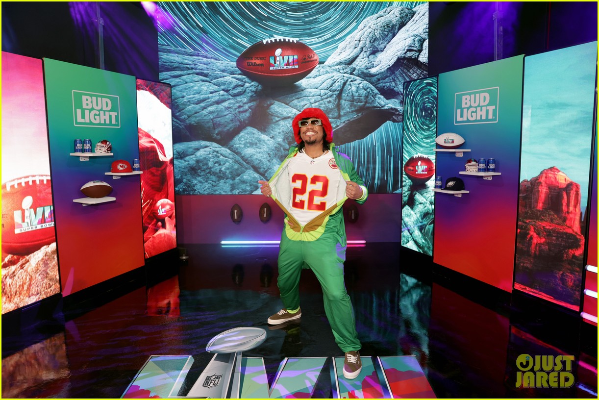 Anderson .Paak Brings Out Flavor Flav for Surprise Performance at Super Bowl Party