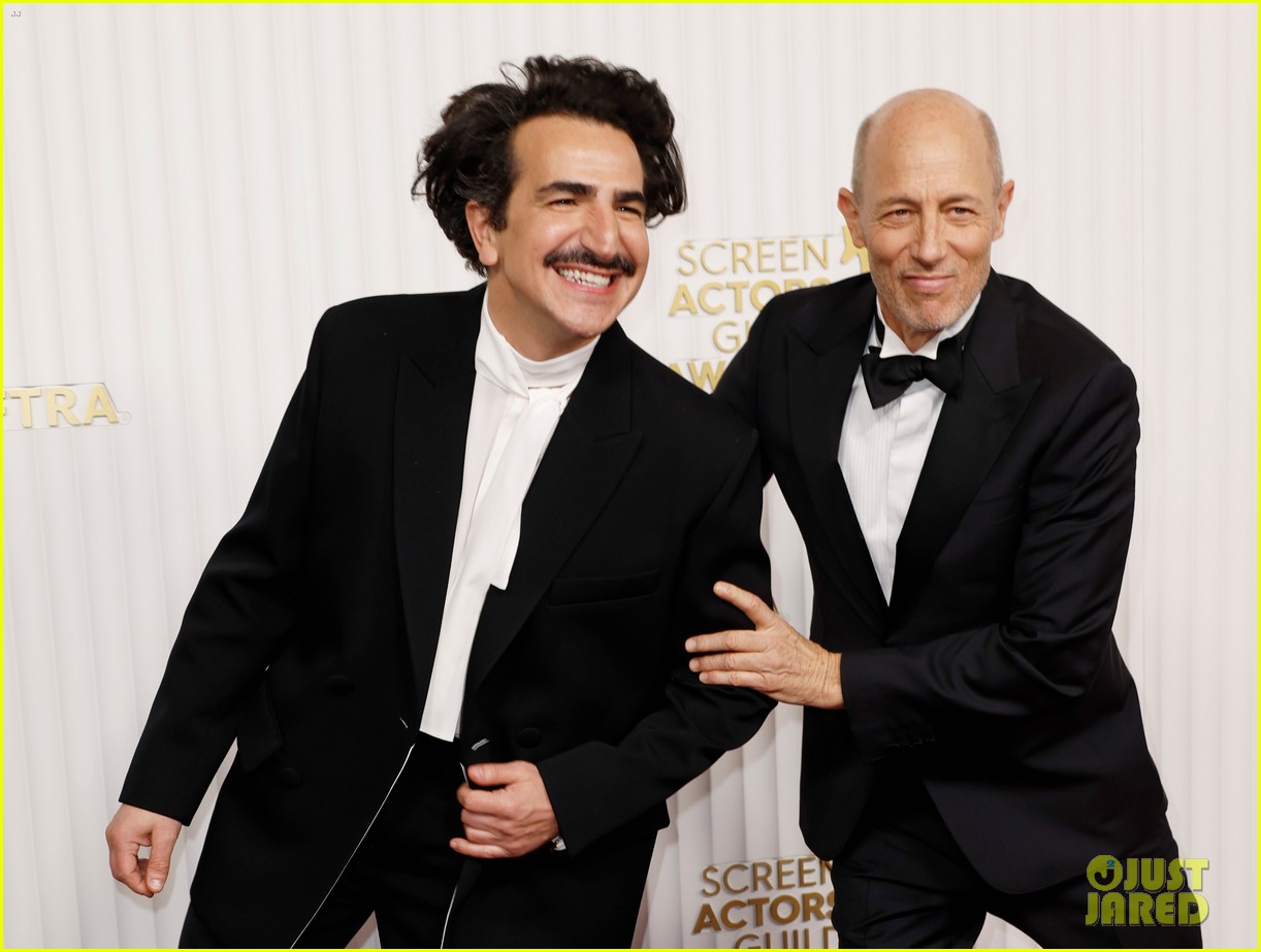 The White Lotus' Jon Gries Reveals What He Whispered to Aubrey Plaza During Awkward On-Stage Moment at SAG Awards 2023