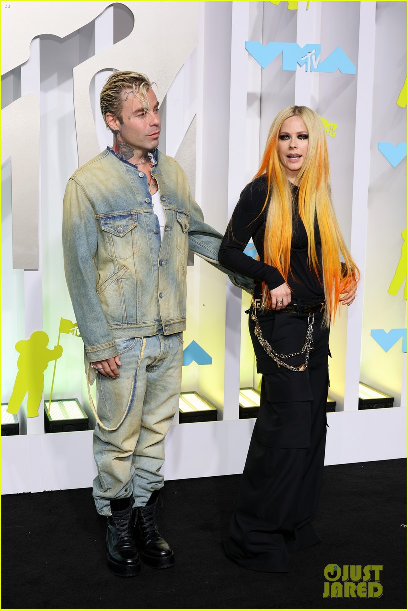 Avril Lavigne Splits from Mod Sun, Photos Emerge of Her Hugging Another Music Star