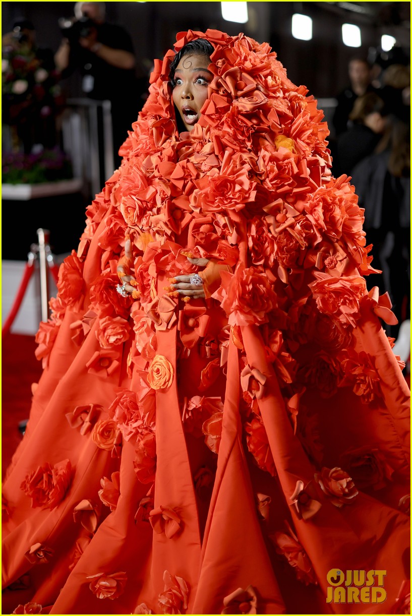Lizzo Had the Best Reaction to Hearing Beyonce is at Grammys 2023, Though She Wasn't Yet (Video)