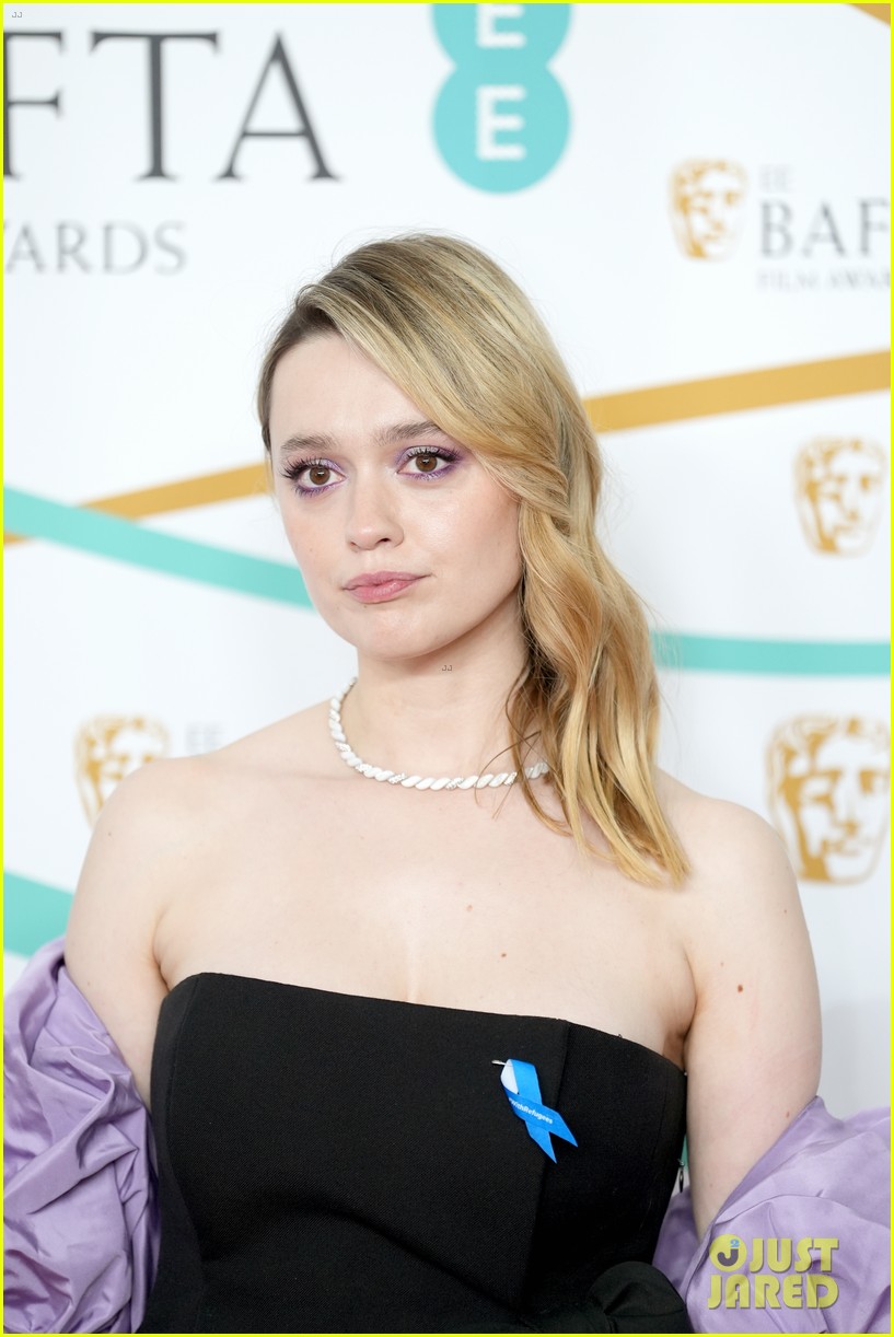 'Sex Education' Star Emma Mackey Wins Rising Star Award at BAFTAs 2023