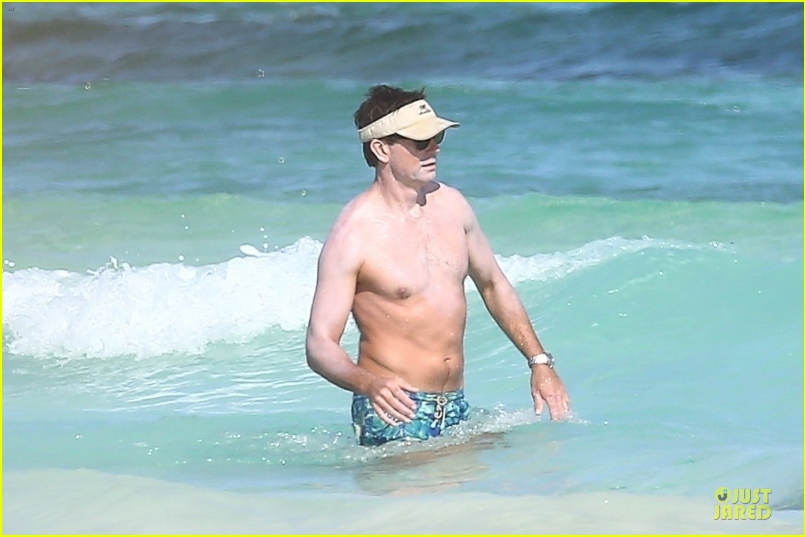 'The Talk' Host Jerry O'Connell Goes Shirtless on Beach Vacation with Wife Rebecca Romijn (Photos)