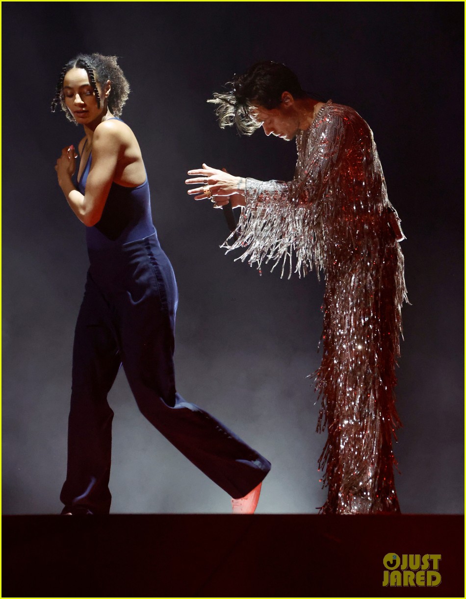 Harry Styles Wears Silver Fringe Outfit While Performing Nominated Song 'As It Was' at Grammys 2023