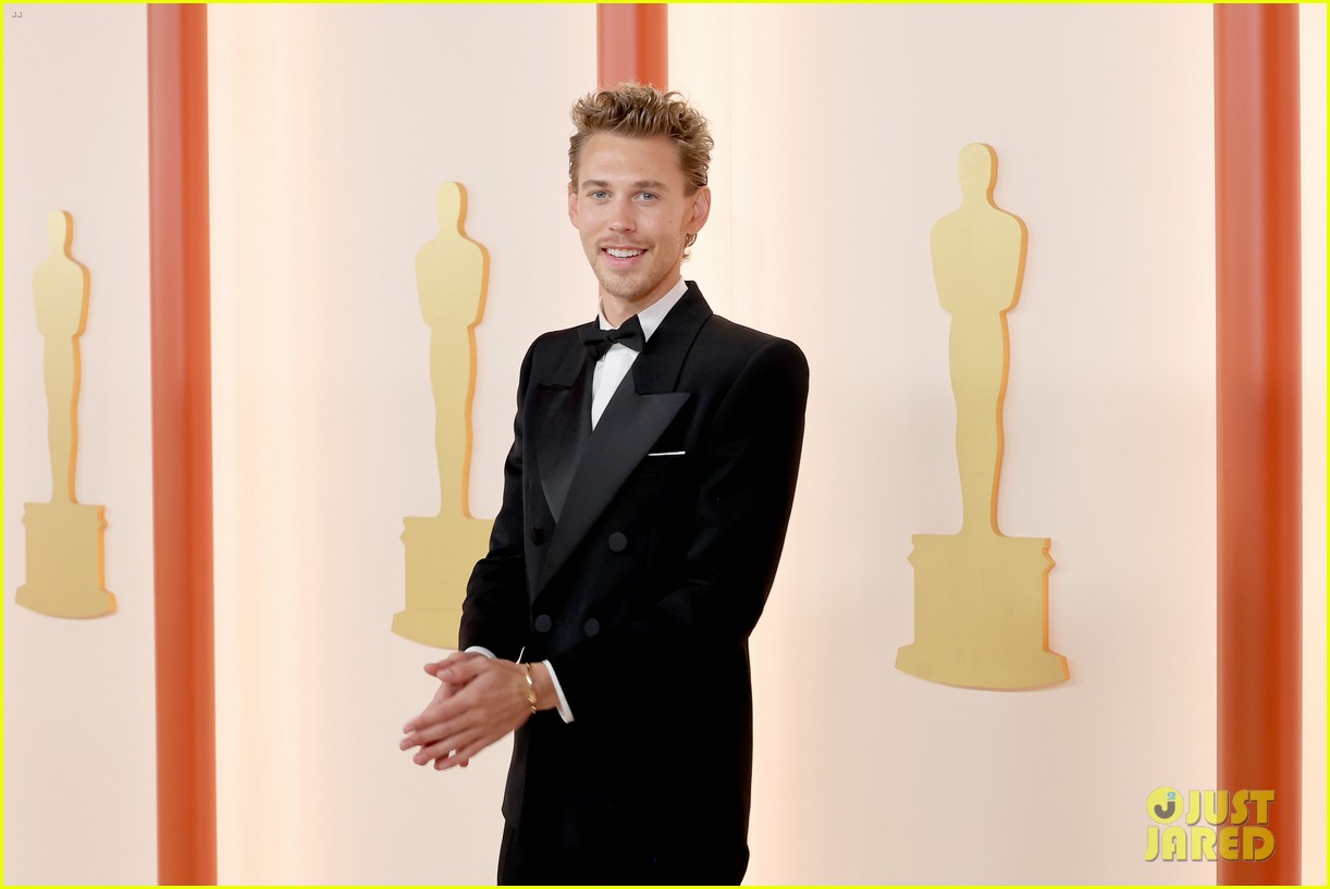 Austin Butler Goes Classic for Oscars 2023 Red Carpet (& He Revealed His Plus One Already a Few Weeks Ago!)