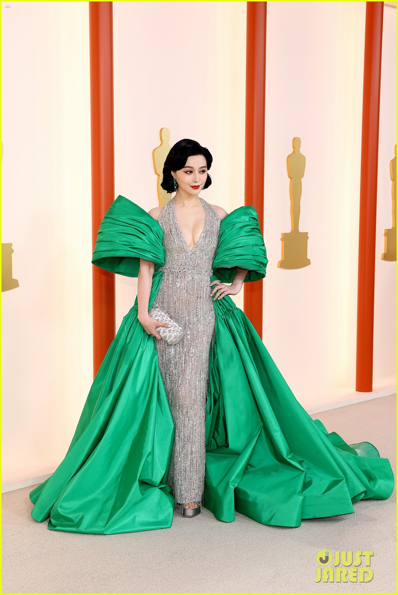 oscars green dress Alice Brooks Jungle Green 2025 Oscars Strapless Gown main image 0