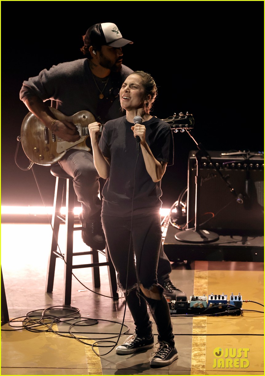 Lady Gaga Goes Makeup Free, Wears T-Shirt & Ripped Jeans for 'Hold My Hand' Performance at Oscars 2023 - Watch Now! - Just Jared - Celebrity News and Gossip | Entertainment