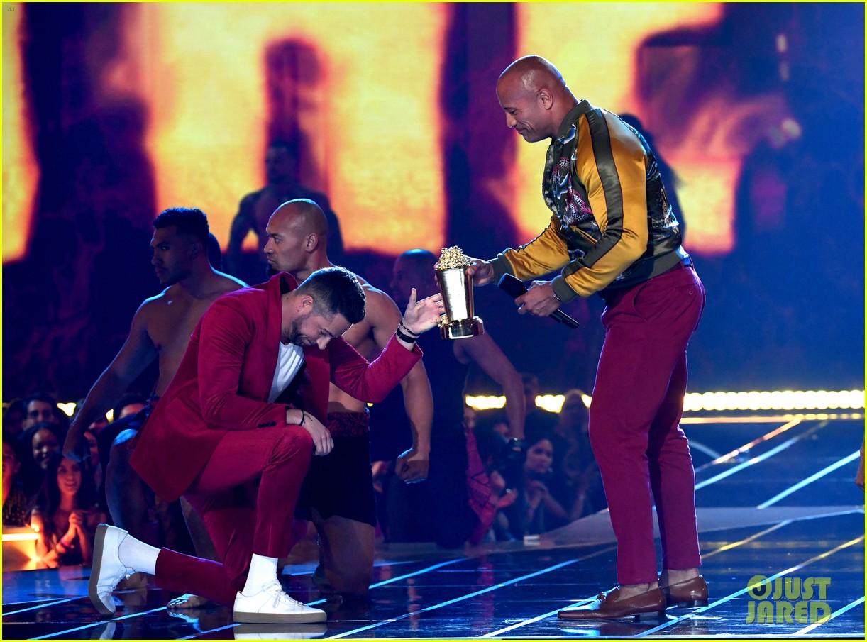 Zachary Levi Reacts to Report That Dwayne Johnson Blocked Black Adam from Appearing in 'Shazam 2' End Credits Scene