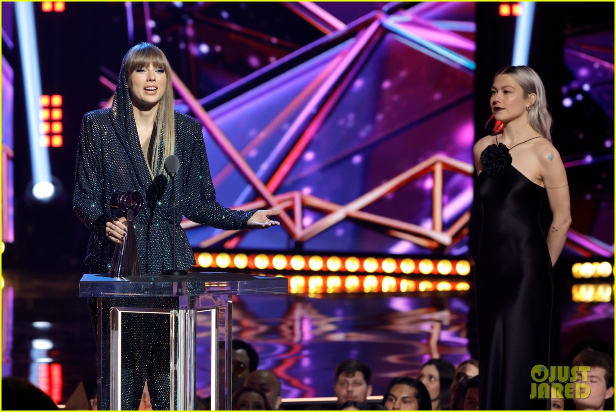Who Is Taylor Swift Sitting Next to at iHeartRadio Music Awards 2023? It's Someone Very Important!