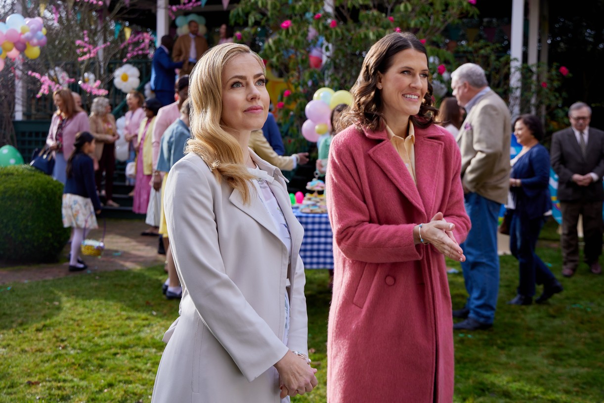 Amanda Schull's Life Gets Turned Around With Carlo Marks in Hallmark's 'The Blessing Bracelet'