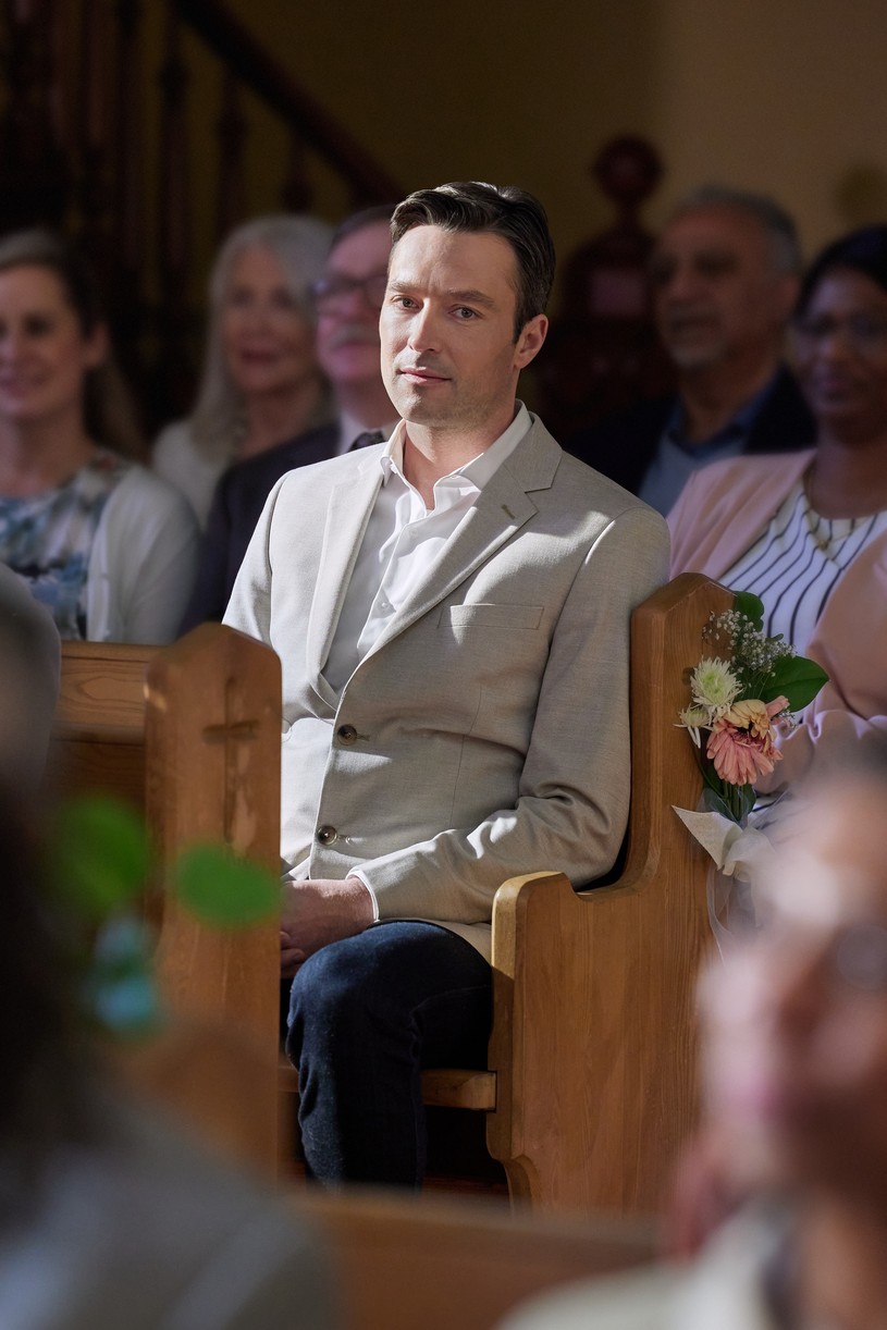 Amanda Schull's Life Gets Turned Around With Carlo Marks in Hallmark's 'The Blessing Bracelet'