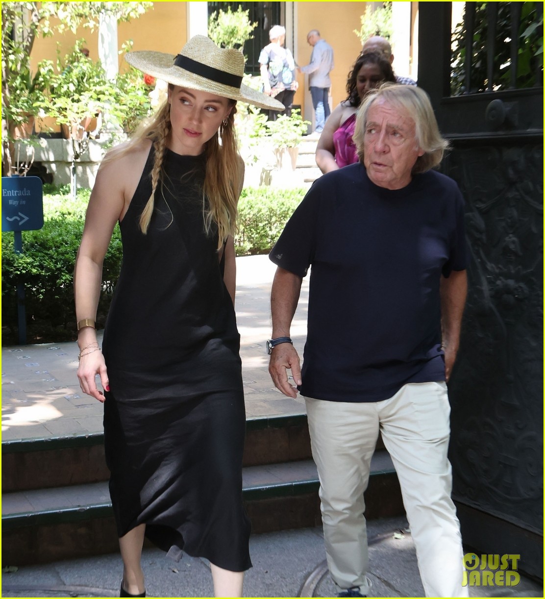 Relaxed Amber Heard Explores Madrid Amid Rumors She's Leaving Hollywood Behind & Relocating