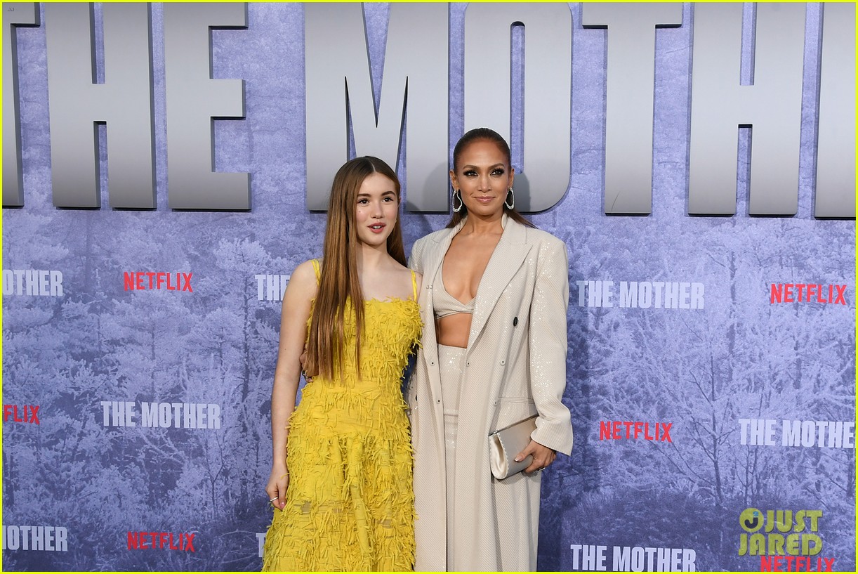 Jennifer Lopez Shares Red Carpet Kiss with Ben Affleck at 'The Mother' L.A. Premiere