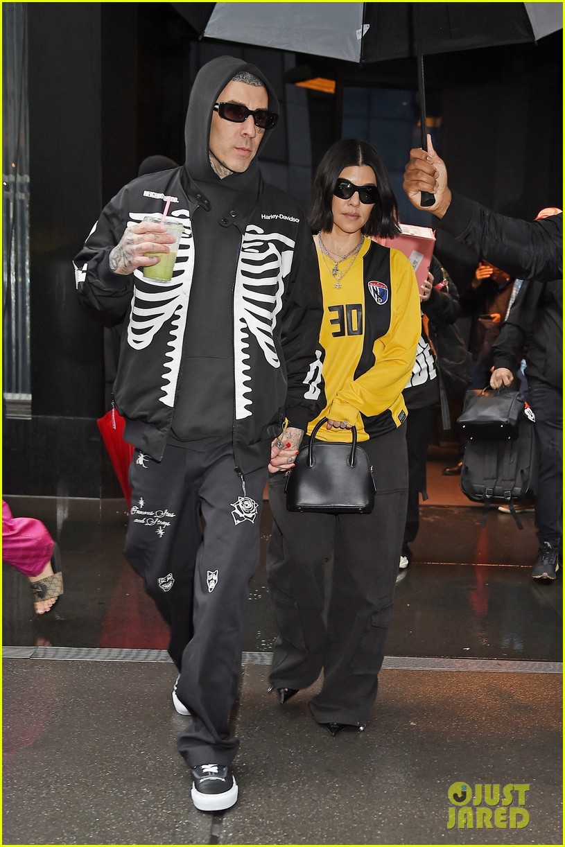 Kourtney Kardashian Goes Dark Again, Dyes Her Hair Black & Debuts the Look While Out With Travis Barker