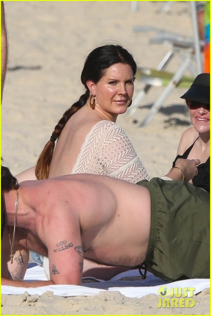 Lana Del Rey Enjoys a Beach Day Before Pausing Festival Performance to  Search for Missing Vape  Just Jared  Celebrity News and Gossip |  Entertainment