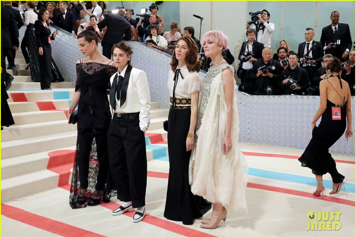 Marion Cotillard Rocks Short Pink Hair For Met Gala 2023
