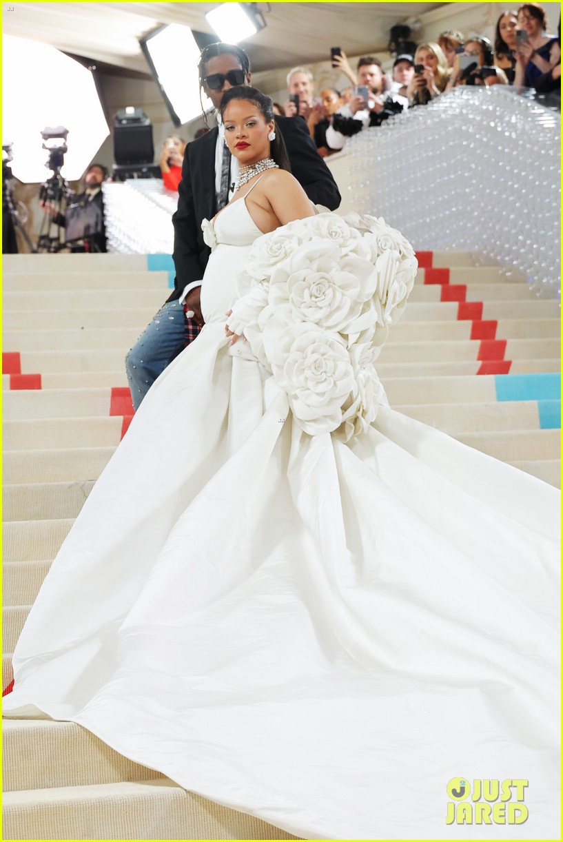 Rihanna Makes a Statement in White Florals Alongside A$AP Rocky at Met Gala 2023 - Just Jared - Celebrity News and Gossip | Entertainment Rihanna Makes a Statement in White Florals Alongside A$AP Rocky at Met Gala 2023 - Just Jared - Celebrity News and Gossip | Entertainment
