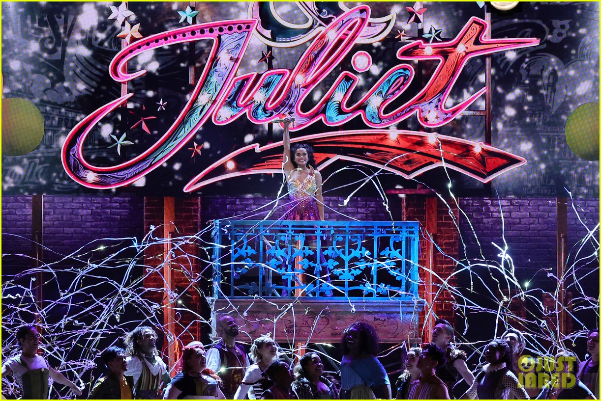 & Juliet's Lorna Courtney Pulls Off an Epic Costume Change While Performing 'Roar' at Tony Awards 2023