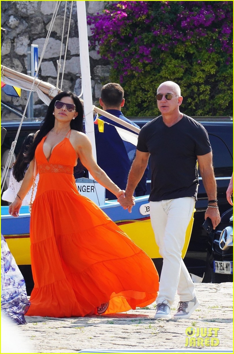 Jeff Bezos & Fiancee Lauren Sanchez Hold Hands on Romantic Getaway in Monaco