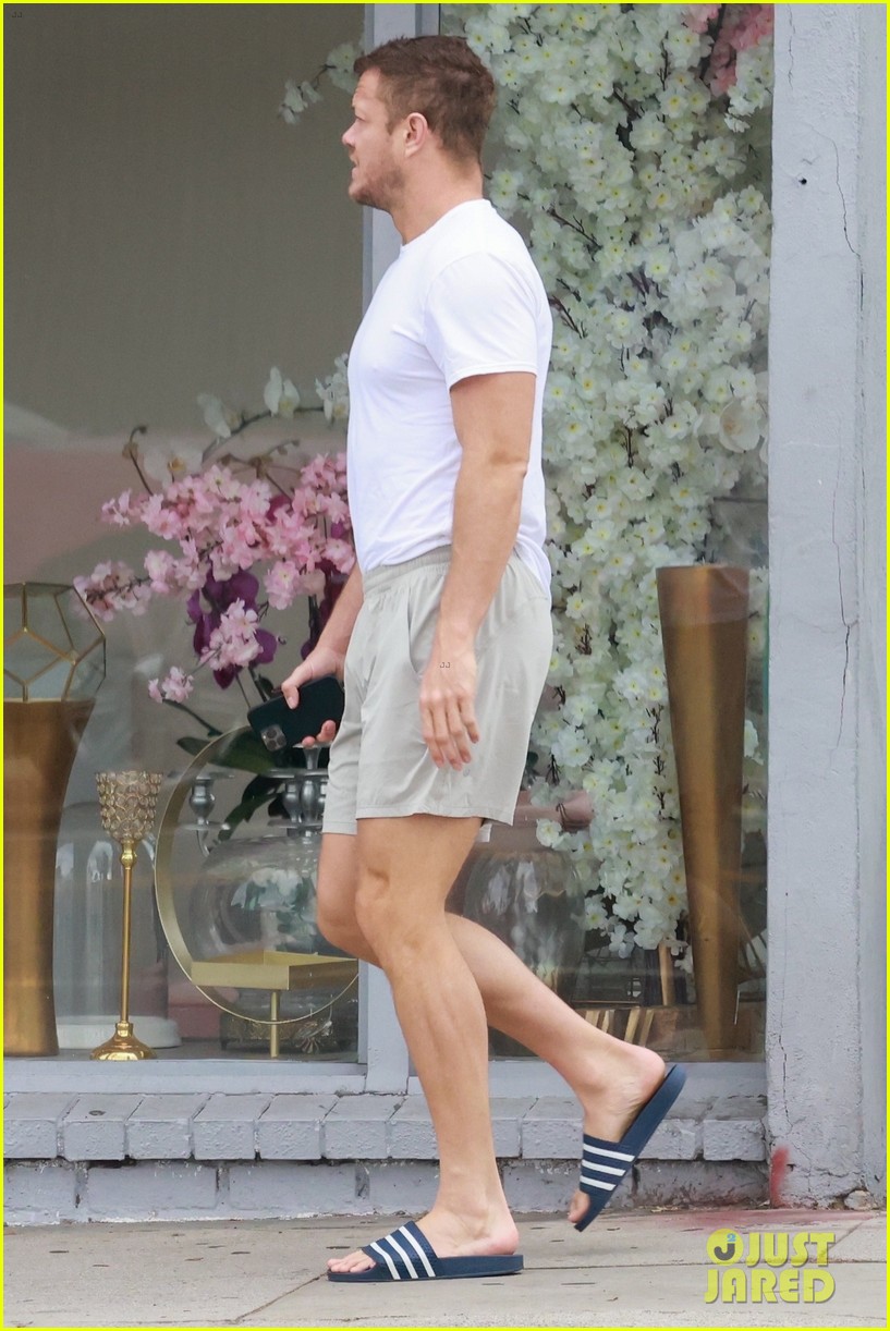 Dan Reynolds Looks Buff in New Photos from Casual Solo Outing