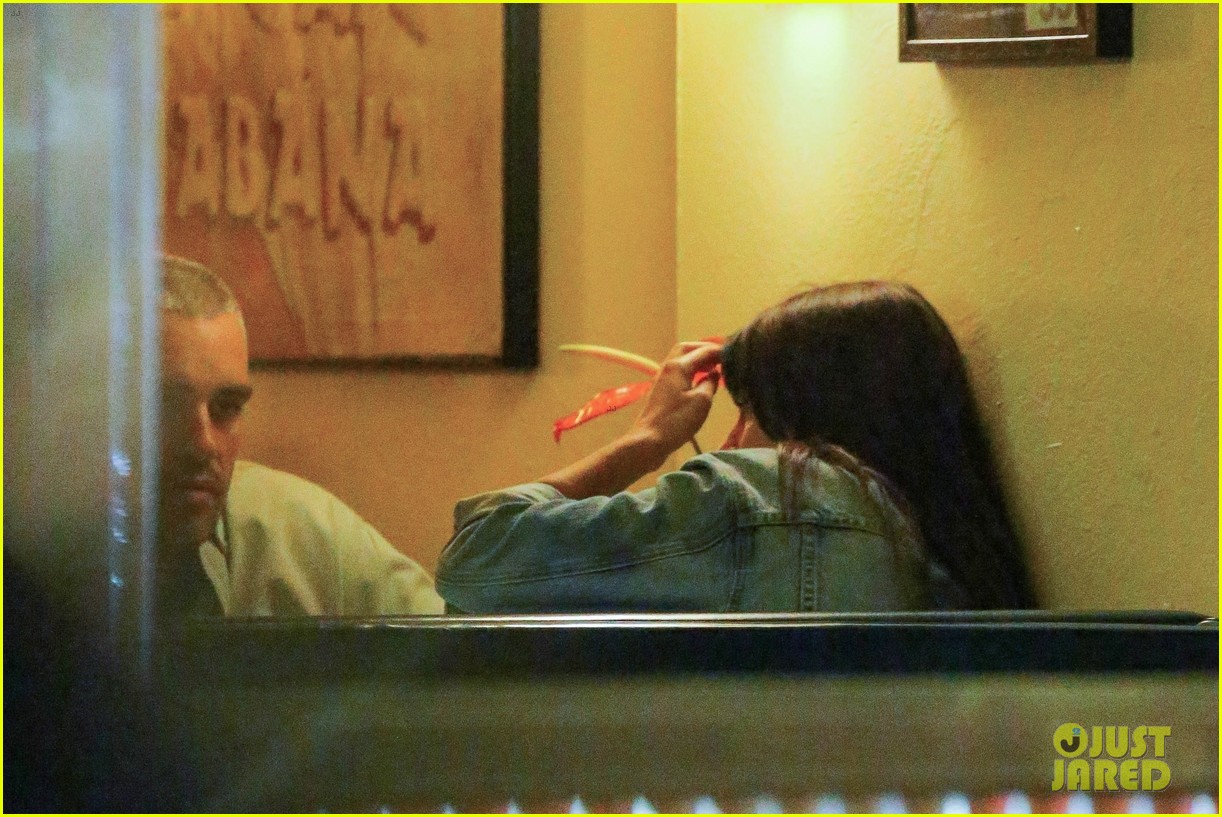 Emily Ratajkowski Reunites with DJ Orazio Rispo for Dinner Months After Romance Rumors