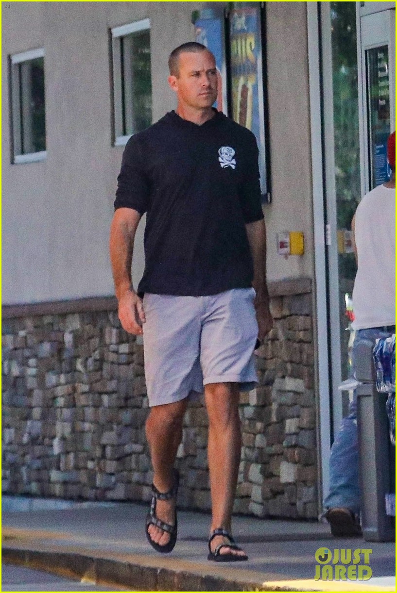 Armie Hammer Shaves His Head, Debuts Fresh New Haircut While Out in Los Angeles