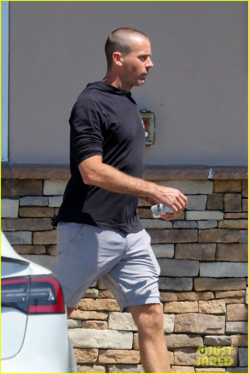 Armie Hammer Shaves His Head, Debuts Fresh New Haircut While Out in Los Angeles
