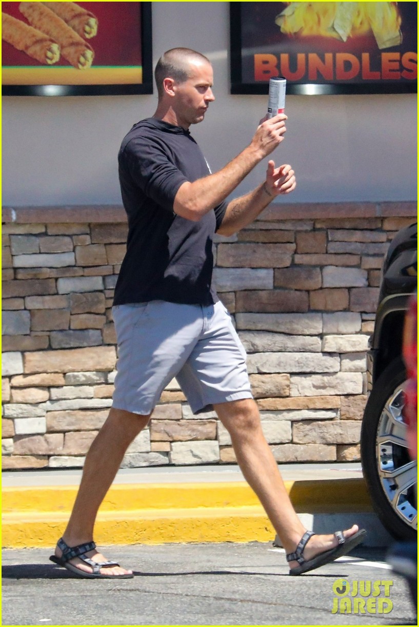 Armie Hammer Shaves His Head, Debuts Fresh New Haircut While Out in Los Angeles