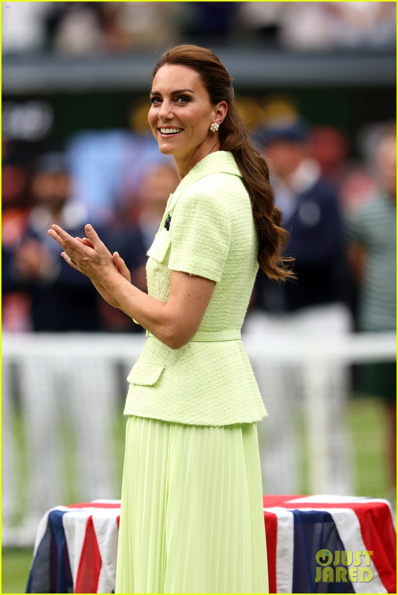 catherine middleton green dress Kate Middleton in Glittering Green Gown & Queen's Jewels for Jamaica Reception