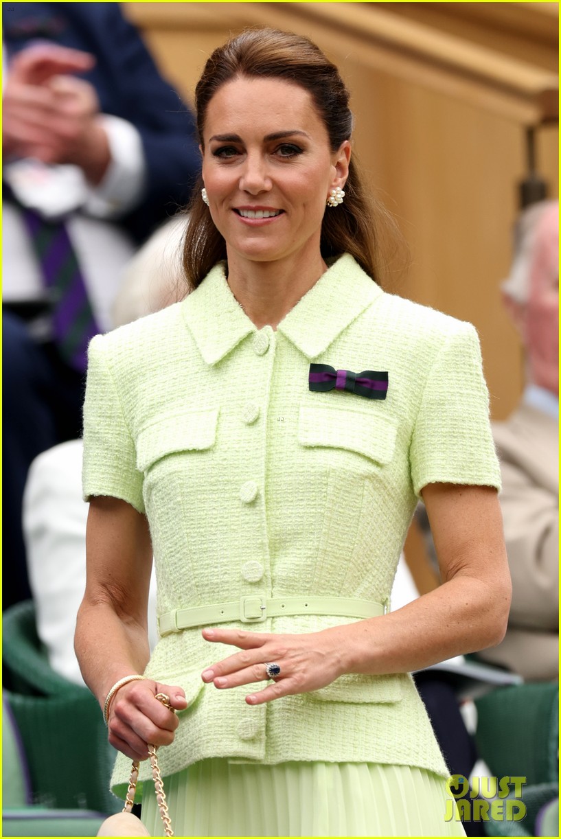 princess kate green dress Kate Middleton stuns in emerald green velvet gown at the 2025 Royal Variety Performance