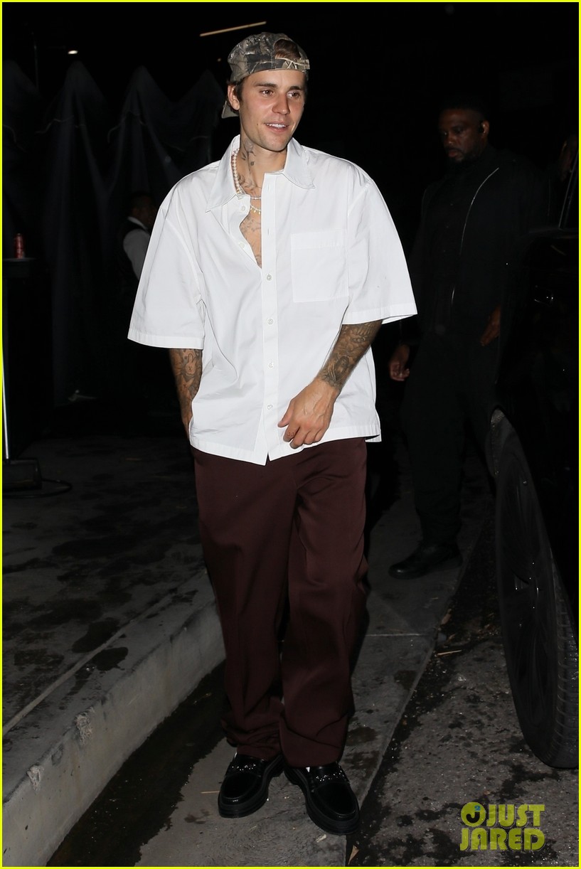 Justin Bieber Grabs Dinner With Wife Hailey Amid Rumors Surrounding Scooter Braun Professional Relationship