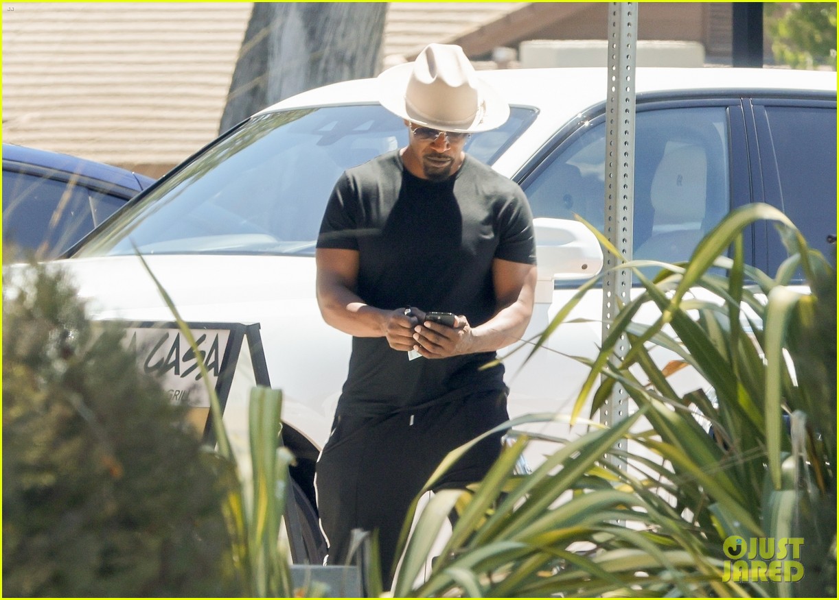 Jamie Foxx Looks Happy & Healthy in New Photos After Recent Medical Emergency