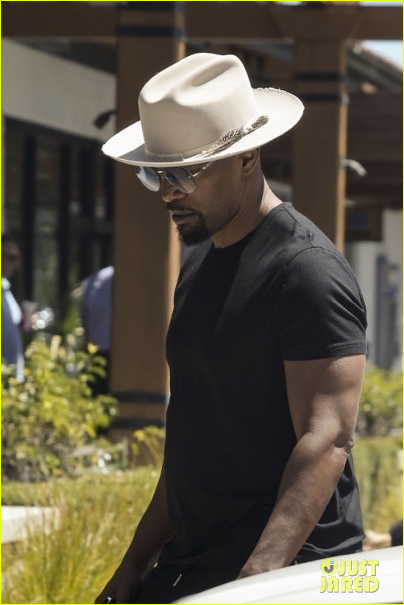 Jamie Foxx Looks Happy & Healthy in New Photos After Recent Medical Emergency