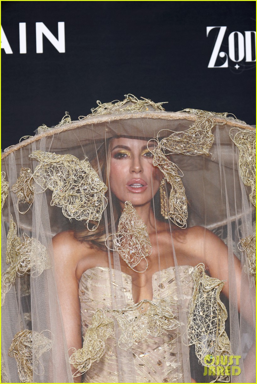 Kate Beckinsale Wears a Dramatic Floor-Length Veil & Wide-Brimmed Hat to Zodiac Ball