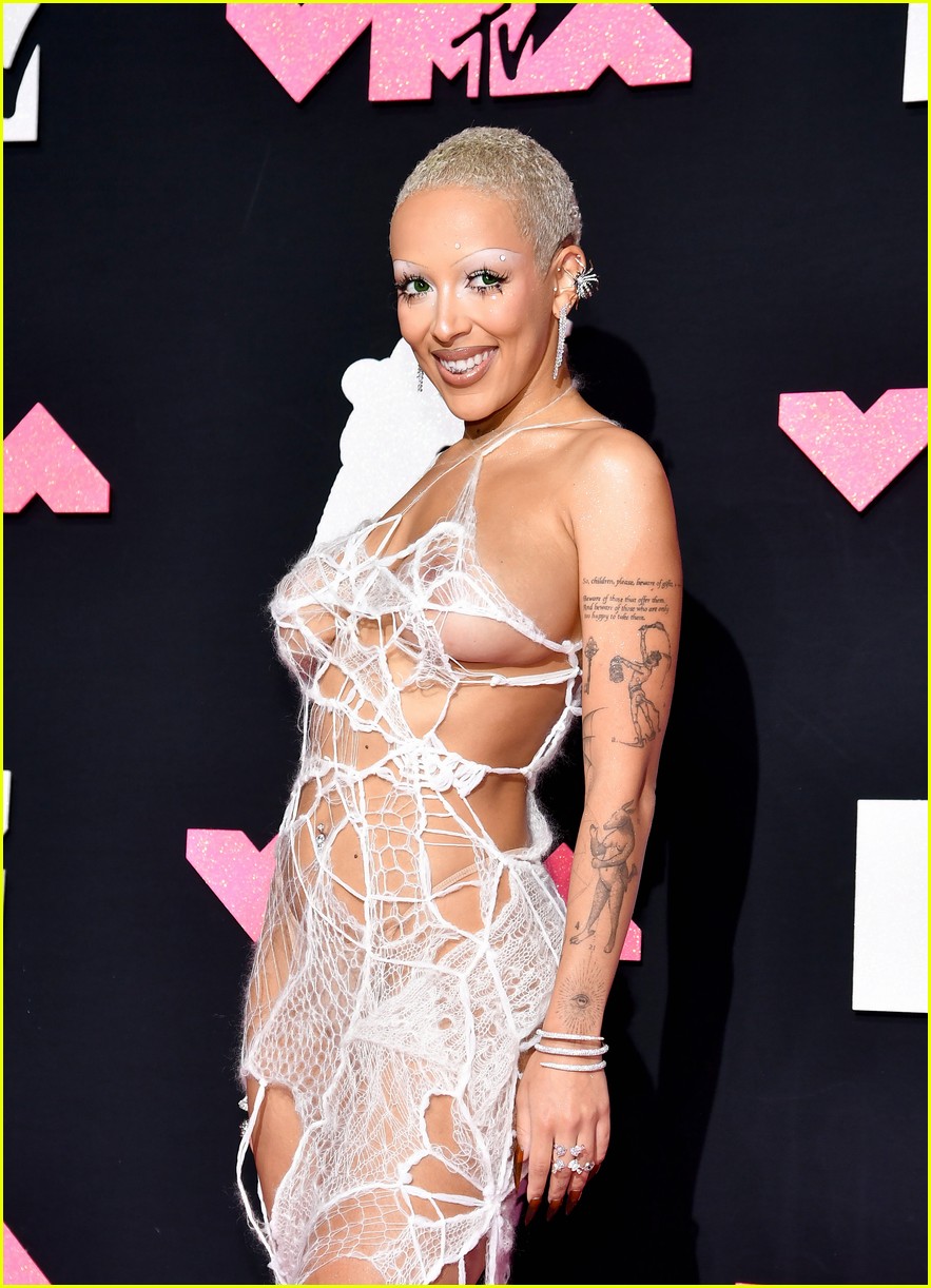 Doja Cat Rocks a Revealing Cobweb Look on the MTV VMAs 2023 Red Carpet