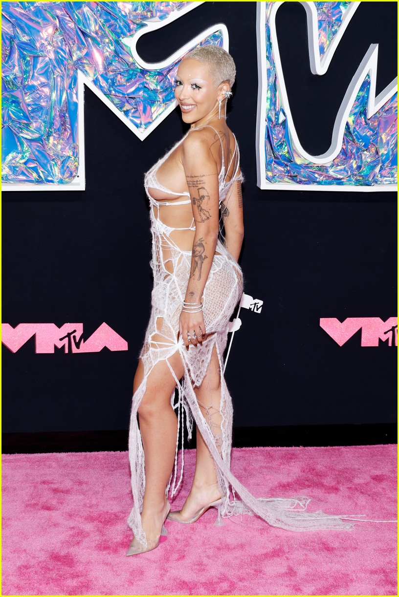 Doja Cat Rocks a Revealing Cobweb Look on the MTV VMAs 2023 Red Carpet